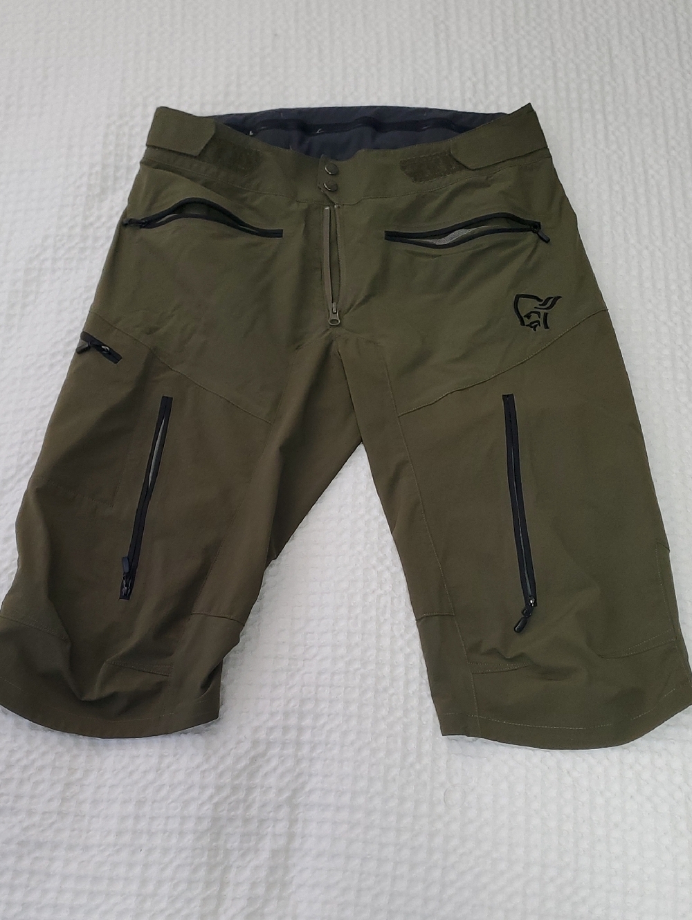 Men's Olive Green Mountain Bike Shorts with Technical Pockets